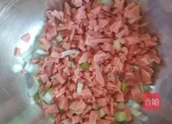 Illustration of how to make fried ham rolls 6