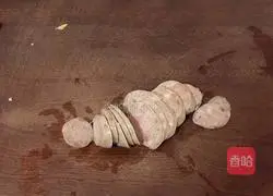 Illustration of how to make spicy fried instant noodles 1