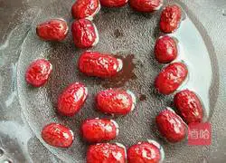 Illustration of how to make rock sugar, white fungus and red date soup 3