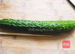 Illustration of how to make coir raincoat cucumber 4