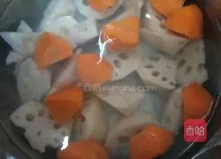 Lotus root, carrot and pork ribs soup recipe 5