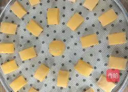 Illustration of how to cut steamed buns 12