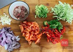 Illustration of how to make special fried noodles 2 