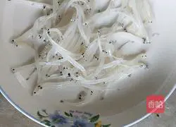 Illustration of how to make whitebait steamed eggs 2