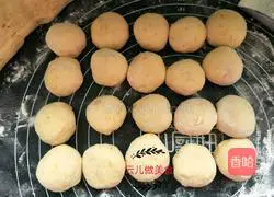 Yellow Rose Illustration of how to make sweet potato rolls 7