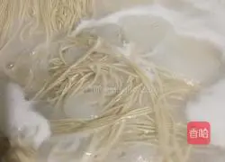 Illustration of how to make mustard pork noodles 2