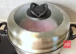 Illustration of how to make red date yogurt and purple sweet potato cake 18