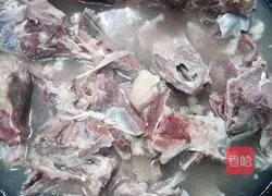 Illustration of how to make wood-fired bone soup 2