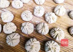 Illustration of homemade fried dumplings 1