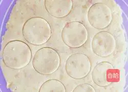 Illustration of how to make smiley potato pancakes 6