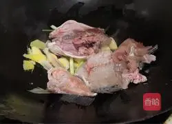 Illustration of how to make fish head and tofu soup 4