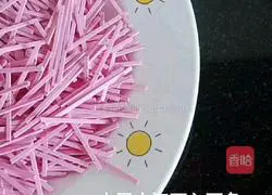 Illustration of how to make long noodles with pumpkin soup as food supplement 3