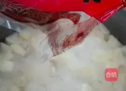 Brown sugar apple and white fungus soup recipe 8