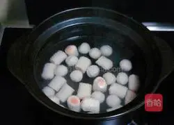 Illustration of how to make vegetable and fish ball soup 3