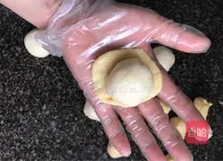 Illustration of how to make crispy small meal buns 10