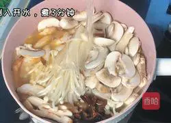 Illustration of how to make shrimp and mushroom soup 5