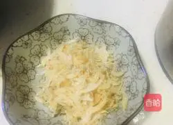 Illustration of how to make seaweed and egg drop soup 3