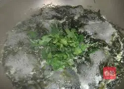 Illustration of how to make seaweed and egg soup 3