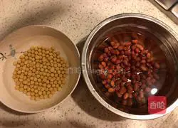 Illustration of how to make peanut soy milk 1