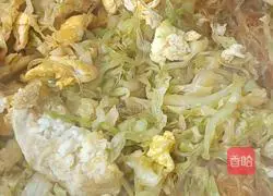 Illustration of how to stir-fry vermicelli with cabbage 10