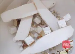 Illustration of how to use Smilax Huaishan barley soup to strengthen the spleen and remove dampness 2