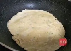 Illustration of how to make egg and green onion cake 9