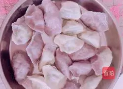 Illustration of how to make mulberry and leek dumplings 17