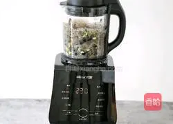 Illustration of how to make sesame and black bean milk 6