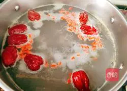 Illustration of how to make mushroom, corn and beef bone soup 8