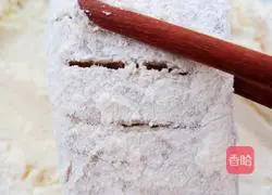 Illustration of how to pour hairtail fish in sauce 6