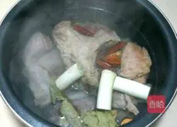 Illustration of how to make beef soup 5