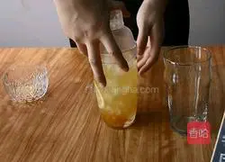 Illustration of how to make lemon grapefruit tea 3