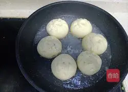 Illustration of how to make fried buns with celery and fresh meat 15