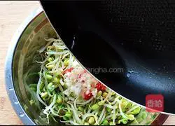 Illustration of how to make cold soybean sprouts 12