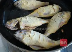 Illustration of how to make pan-fried yellow croaker 6