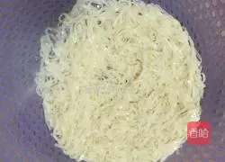 Illustration of how to make mushroom and oyster sauce noodles 5