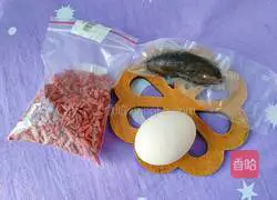 Illustration of how to make sea cucumber, wolfberry and egg custard 2