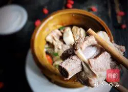 Illustration of how to make whitening and nourishing soup (stewed pork ribs with poria) 12