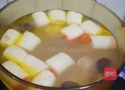  Illustration of how to make bamboo fungus stewed with chicken soup 10