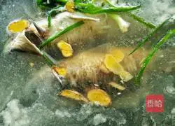 Illustration of how to make cold crucian carp 3