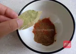 Illustration of how to make spicy and delicious summer cold noodles 2