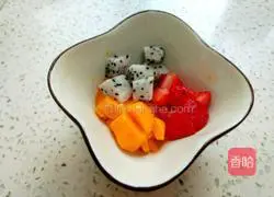 Illustration of how to make fruit Tremella dew 4