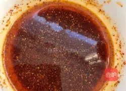 Illustration of how to make spicy chicken with saliva 4