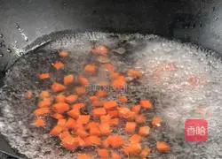 Illustration of how to make spicy fried corn kernels with minced meat 5