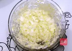 Illustration of how to make crescent dumplings (pork dumplings with celery) 8