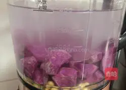 Illustration of how to make purple sweet potato, oatmeal and soy milk (coarse grain cleansing intestines) 3