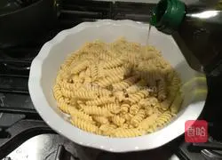 Illustration of how to make cold spaghetti 4