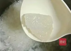 Illustration of how to make glutinous rice balls stuffed with wine and fruit fermentation 9