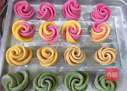 Illustration of how to make rose steamed buns 12