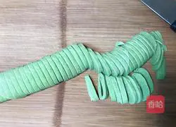 Illustration of how to make mulberry leaf hand-rolled noodles 14